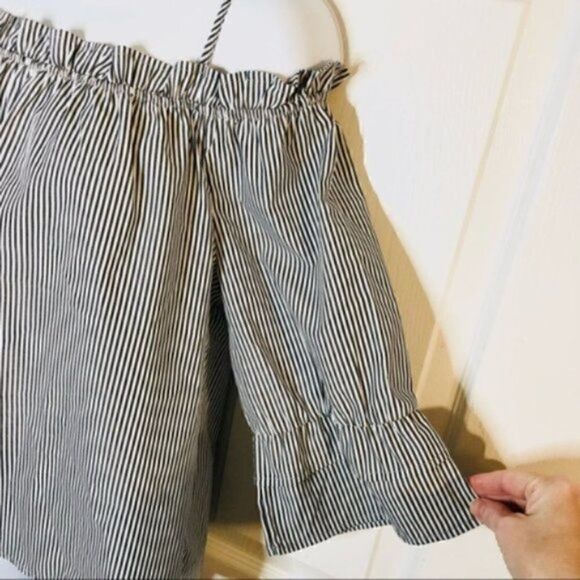 Lily White Off Shoulder Ruffle Top Grey Stripe M - Picture 5 of 9